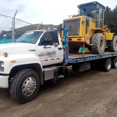 Servicio de grúa para maquinaria pesada en obra
